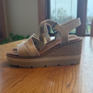 Toms Women's Cream Wedge Sandals - Darya